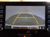 バックガイドモニター(バックモニター)付き。車両後方の映像をナビ画面に表示し、駐車などの後退操作をサポートします。