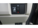 運転席からスライドドアの開閉ができる便利なスイッチを装備しております♪ 日常使いにも嬉しい人気の装備です☆