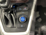【電動パーキング】ボタンひとつでパーキングON。女性の方や運転に慣れていない方にも安心.