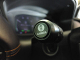 運転席から見えにくい後方などをナビ画面で確認でき、運転を支援するシステムです。