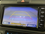 後方の見える安心をお届けするバックガイドモニター付:バックするときのアシストラインもあって楽々バック!車庫入れや縦列駐車をサポートし、苦手な駐車も安心です!今やもう手放せない装備ですネ♪