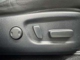 パワーシート搭載。微妙な調整が手軽にでき、最適なポジションで運転することが可能です。