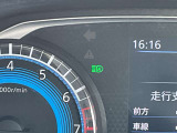 ハイビームとロービームを対向車とのすれ違いなどで自動で切り替えてくれるハイビームアシスト☆