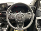 快適な操作性の運転席、ハンドルも綺麗に清掃済みです!もちろん安全を守るエアバッグも装備しているので安心してお乗りいただけます(^^)