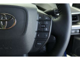 【レーダークルーズコントロール】アクセルペダルを踏まなくても、車間制御モードでは、先行車の車速変化に合わせた追従走行を行い、自動的に加速・減速・停止をします。