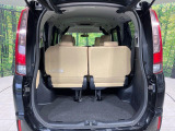 普段のお買い物や通勤、送迎等に十分な荷室スペースを確保しております。セカンドシートを倒すと、大きな荷物の積載も可能です♪