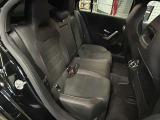 メルセデス・ベンツの定める厳しい基準をクリアしたお車のみをご案内させて頂きます。納車前整備はメーカー規定に基づき当店3Fの指定工場で入念に行なわれます。熟練のメカニックがお客様のお車を整備致します。