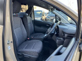 運転席・助手席です