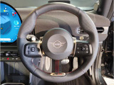 ミニ独特のゴーカートフィーリングと呼ばれる軽快なハンドリングはAT車、MT車のどちらでも楽しめます。