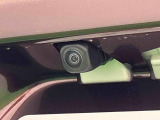 ナビゲーション等を装着した場合にバックするとき後方の安全確認ができるバックカメラが付いてます
