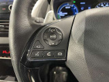 【ステアリングスイッチ】運転中に視線を前に向けたまま画面の操作できます。