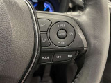 【ステアリングスイッチ】運転中に視線を前に向けたまま画面の操作できます。