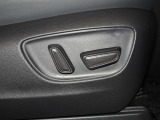 パワーシート搭載。微妙な調整が手軽にでき、ピッタリのポジションで運転することが可能です。