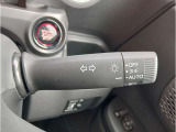 オートヘッドライト標準装備です。車外の明るさに応じて自動的にヘッドライトの点灯・消灯をしてくれます。