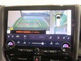 パノラミックビューモニター搭載。カメラで車両周囲の状況を映し出すため、狭い場所での駐車などに役立ちます。