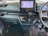 駐車ブレーキは電動式です。オートホールド機能付きで便利ですね