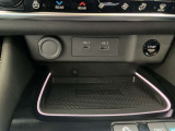 【ワイヤレス充電器&USB端子】置くだけでチャージできる充電器は、Qi規格の多彩なスマートフォンに対応!! 更に便利なUSB端子タイプC&タイプAも完備!!