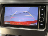 車庫入れや後方操作をサポート!苦手な駐車も安心のバックモニター付きです♪ガイド線も表示されますので、どこまで下がれば良いか目安にもなります☆