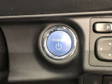 エンジンスタートスイッチです。キーが車内にあれば、エンジンの始動や停止はスイッチを押すだけ!キーを取り出す手間を省き、ワンプッシュで操作できるので簡単でスムーズです。
