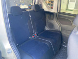 後部座席も当然、綺麗・清潔に仕上げております。内装の綺麗なお車は気持ちが良いですし、コンディションのいい車が多いです。前のユーザーが丁寧に使っていた証拠です。
