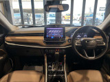 ステアリングを握ればJeepワールドが広がります。