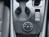 運転席側に目線を落とさず使用可能なドリンクホルダーを設置しております!!
