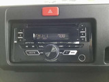 純正のワイドCDチューナーでCD、ラジオ、AUX入力により外部接続機器を聞くことが可能です。