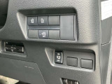 両側オートスライドドアでドアの開閉も楽ラクです。また、ハンズフリー機能付きで足を出し入れするだけで開閉出来るので、両手がふさがっている時に便利です。