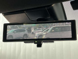 【インテリジェントルームミラー】はリアカメラが車両後方を映し出すので、いつでもクリアな後方視界を確保!夜間や悪天候の運転でも安心です♪