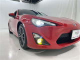 フォグランプ装着車です。暗い夜道の車両前方を明るく照らします
