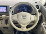 インテリアに合わせたデザインのステアリングは、運転される方のことも考え、運転しやすい形状、大きさです。是非一度、実際に触ってお確かめください。