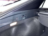 AC100V、1500Wのコンセントを車内に設置。アウトドアや駐車場で野外のコンセントとして利用できます。また、停電などの非常時にも使える便利な機能です!
