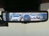 車両後方の視界をクリアに映し出す「デジタルインナーミラー」搭載です。