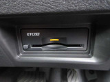 【ETC2.0】料金所の通過だけではなく、渋滞情報等を受信して純正ナビと連動して情報を反映させられます! 一部高速道路などの割引きや、一時退出からの再入場が可能というメリットもあります♪