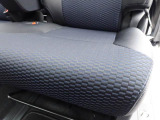 納車の前にはエンジンオイル、オイルエレメント、エアクリーナー、クーラント、バッテリー、ワイパーゴムのチェックまたは交換を行います!