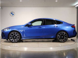 【拘りのFR】BMWが多く採用するFR車。ダイレクトでスポーティな加速感・シャープなハンドリングを実現。縦置きエンジンレイアウトにより、フラットで上質な乗り味です。