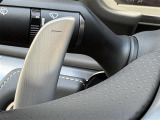 【パドルシフト(AT車)】MT車と同じように好きなギアで走ることができます!ステアリングから手を離さずに指先だけでシフト操作ができ、よりスポーティな走りをお楽しみいただけます。