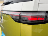 LEDテールランプ(ウィンカーの光が流れるように点滅するダイナミックターンインジケーター付き)