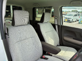 運転席にはアームレストを装備しております♪ 長時間のドライブでも快適にお使いいただけます☆