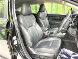 運転席まわりには十分なスペースがあり、大柄な方でもゆったり運転していただける環境です。