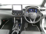 運転席からの視界はこんな感じです☆お気軽にご来店いただき、実際に座って是非お確かめください。ドライバーに寄り添う快適な操作フィールをもたらすステアリングです。