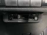 ETC2.0ユニットが搭載。従来のETCに加えて渋滞回避支援や安全運転支援などの情報サービスも提供。より安全で快適な道路利用をサポート。