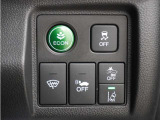 ホンダセンシングが装備されています。アダプティブレーダークルーズやレーンキープアシスト、車線逸脱防止機能なども備えていて、ロングドライブも快適で安全にお楽しみいただけます。
