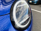 LEDヘッドライト&フロントフォグランプ キセノンに比べて明るさと照射範囲が向上し、消費電力も低減のため省燃費に貢献。