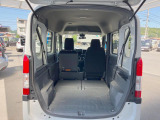 普段のお買い物や通勤、送迎等に十分な荷室スペースを確保しております。セカンドシートを倒すと、大きな荷物の積載も可能です♪
