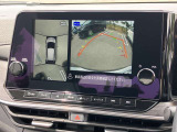 【アラウンドビューモニター】はまるで上から見ているような視点で周囲を確認できます!駐車が苦手な方でも安心して駐車できますね♪