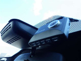 今の時代、ドライブレコーダーは欲しいアイテムの一つですよね!この車両には装備されております!