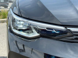LEDマトリックスヘッドライト「IQ.LIGHT」。対向車や先行車を検知し、LEDを個別制御。まぶしさを抑えながら、夜間の視界をしっかり確保します。