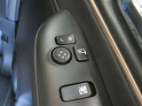 電動格納ミラー! スイッチひとつでミラーを畳めます。