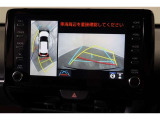 パノラミックビューモニター付きです。車両を上から見たような映像をディスプレイオーディオ画面に表示。運転席からの目視だけでは見にくい、車両周辺の状況をリアルタイムでしっかり確認できます。